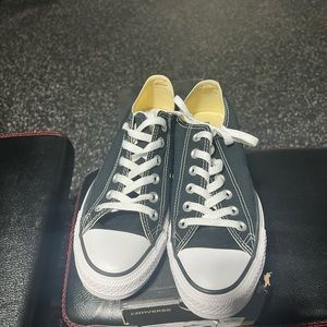 Black women’s Converse size 8 shoes